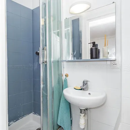 Superb Parisian Cocoon Near The Canal De L'ourcq