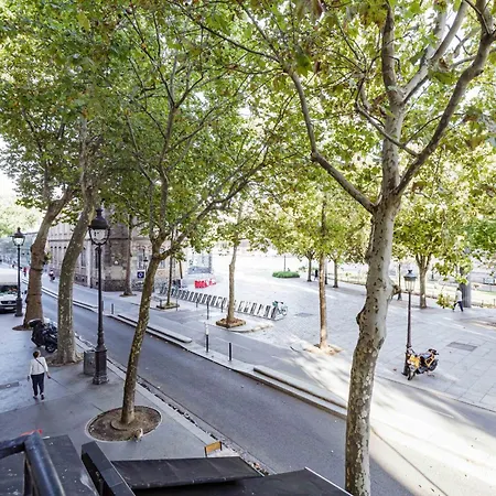 Superb Parisian Cocoon Near The Canal De L'ourcq